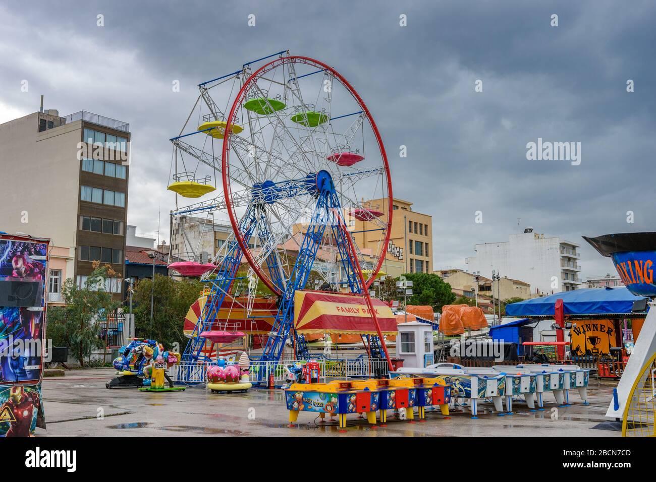 Carousel coloré dans la ville de Patras placé pour le célèbre Carnaval de Patras, le plus grand événement de son genre en Grèce et l'un des plus grands en Europe Banque D'Images