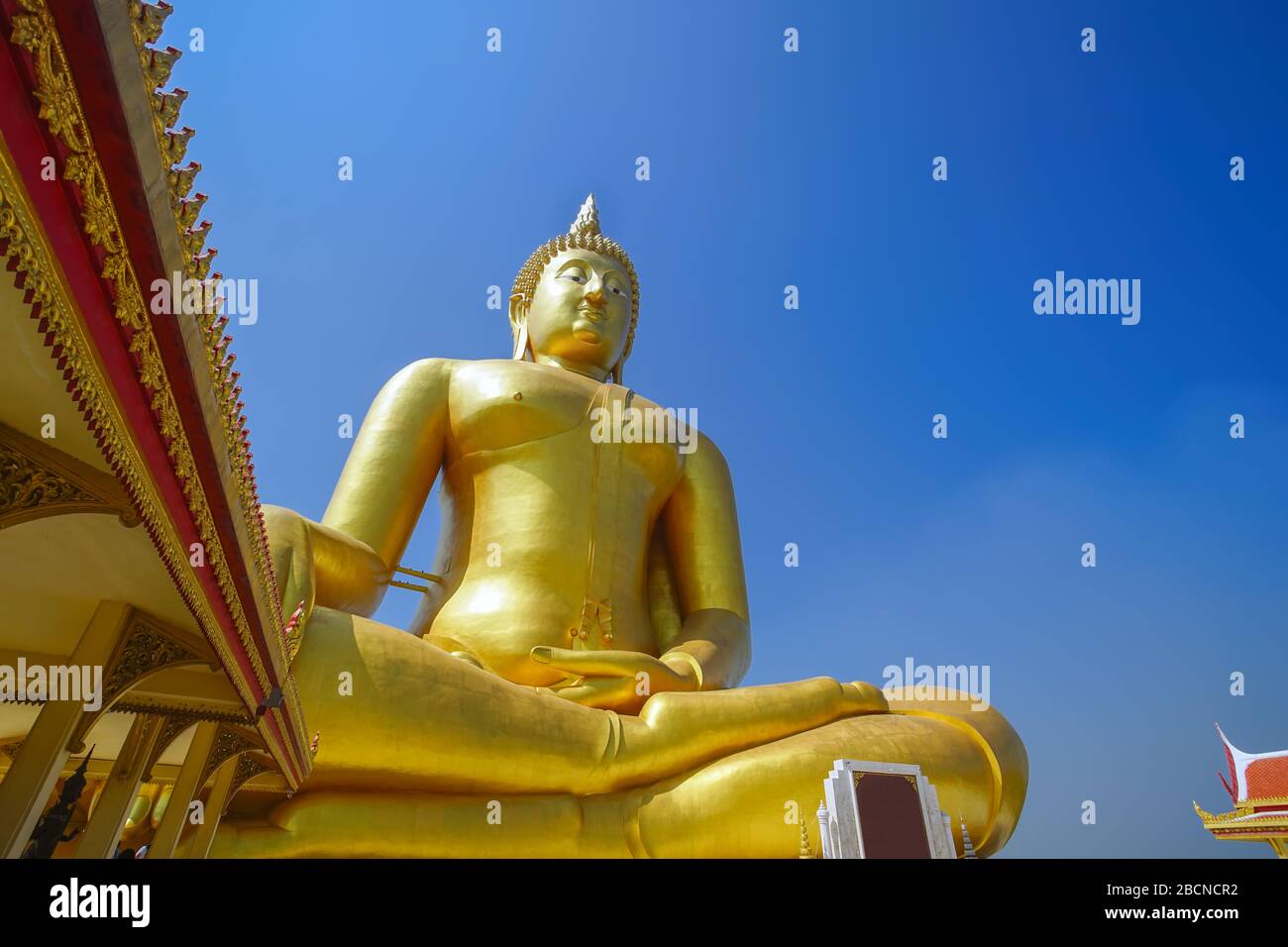La plus grande statue de Bouddha au monde à Wat Muang, province d'Ang Thong, Thaïlande. Banque D'Images
