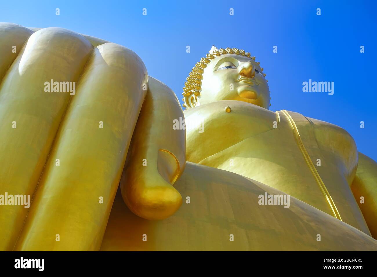 La plus grande statue de Bouddha au monde à Wat Muang, province d'Ang Thong, Thaïlande. Banque D'Images