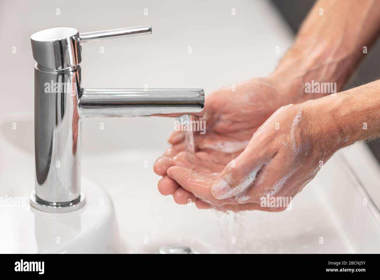 Lavage des mains frottant avec un savon pour la prévention du virus corona, hygiène pour arrêter la propagation du coronavirus. Banque D'Images
