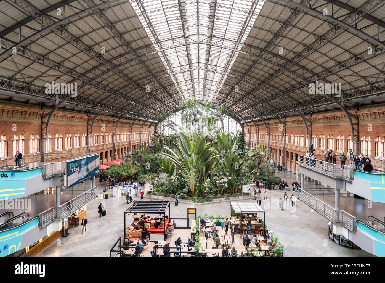 MADRID, ESPAGNE. 20 FÉVRIER 2020. À l'intérieur de la gare Atocha de Madrid, en Espagne Banque D'Images