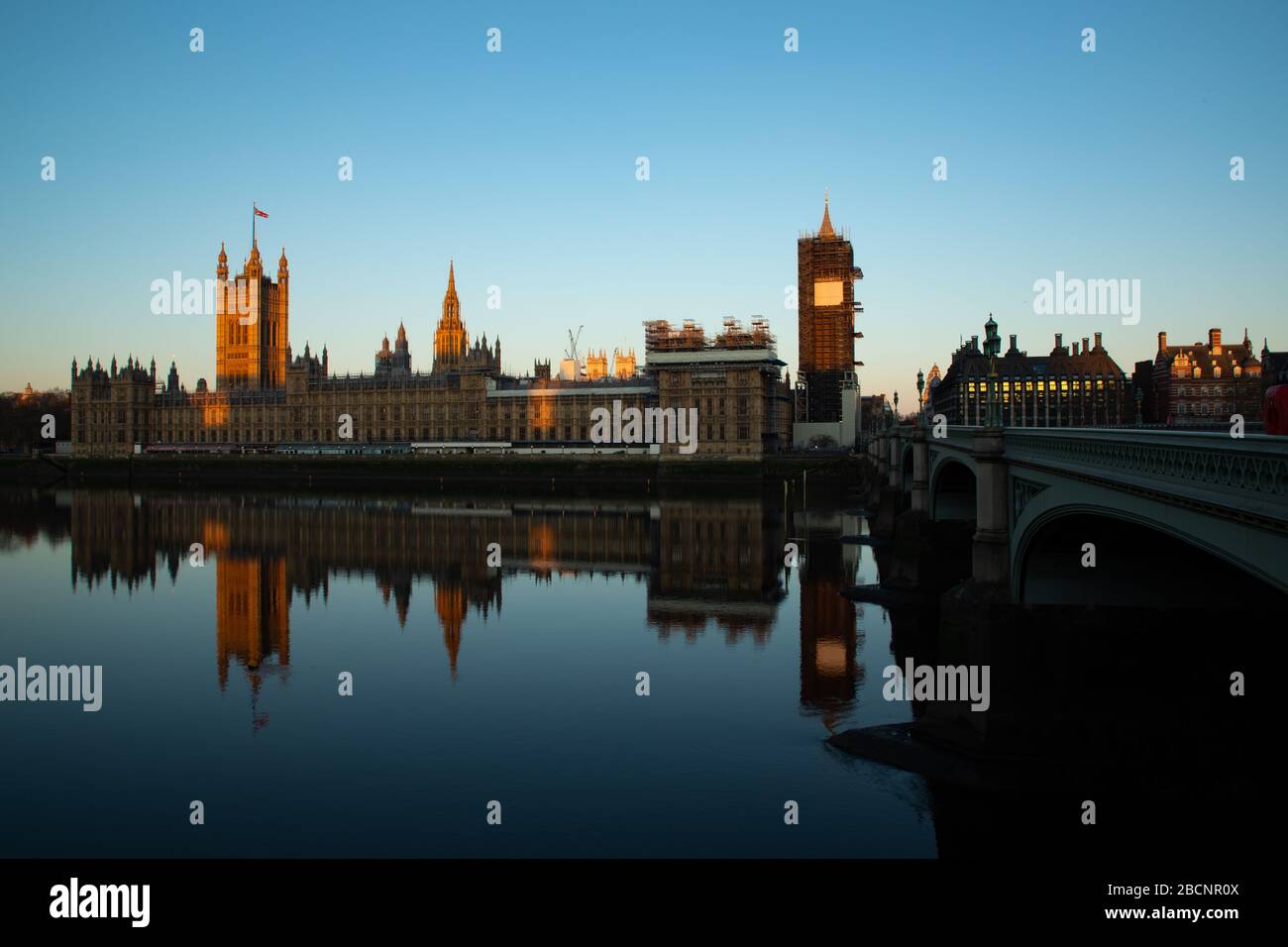 Londres, Royaume-Uni. 05 avril 2020. Un pont vide de Westminster pendant le verrouillage de la capitale pour empêcher la propagation de Covid 19. Crédit: David Parry/Alay Live News Banque D'Images