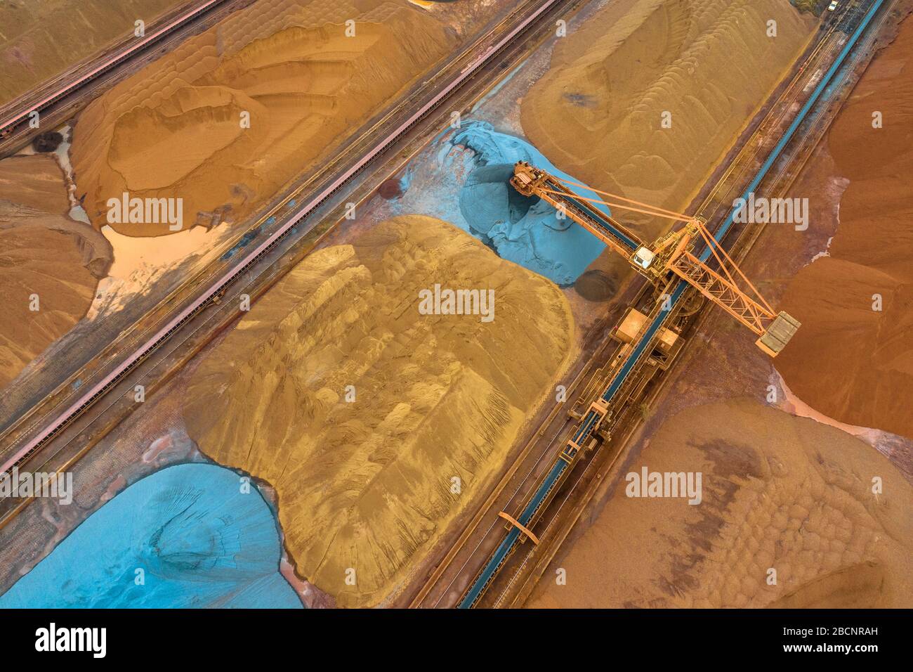 vue aérienne du tapis de transport et de minerai Banque D'Images