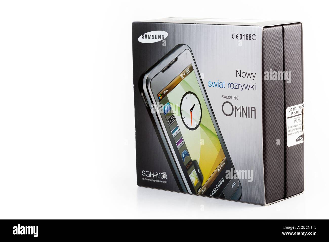 Samsung Omnia SGH-i900 ancien téléphone portable à écran tactile Windows Mobile 6 smartphone tourné isolé produit polonais original boîte de produit à partir de 2008 / 2009 Banque D'Images