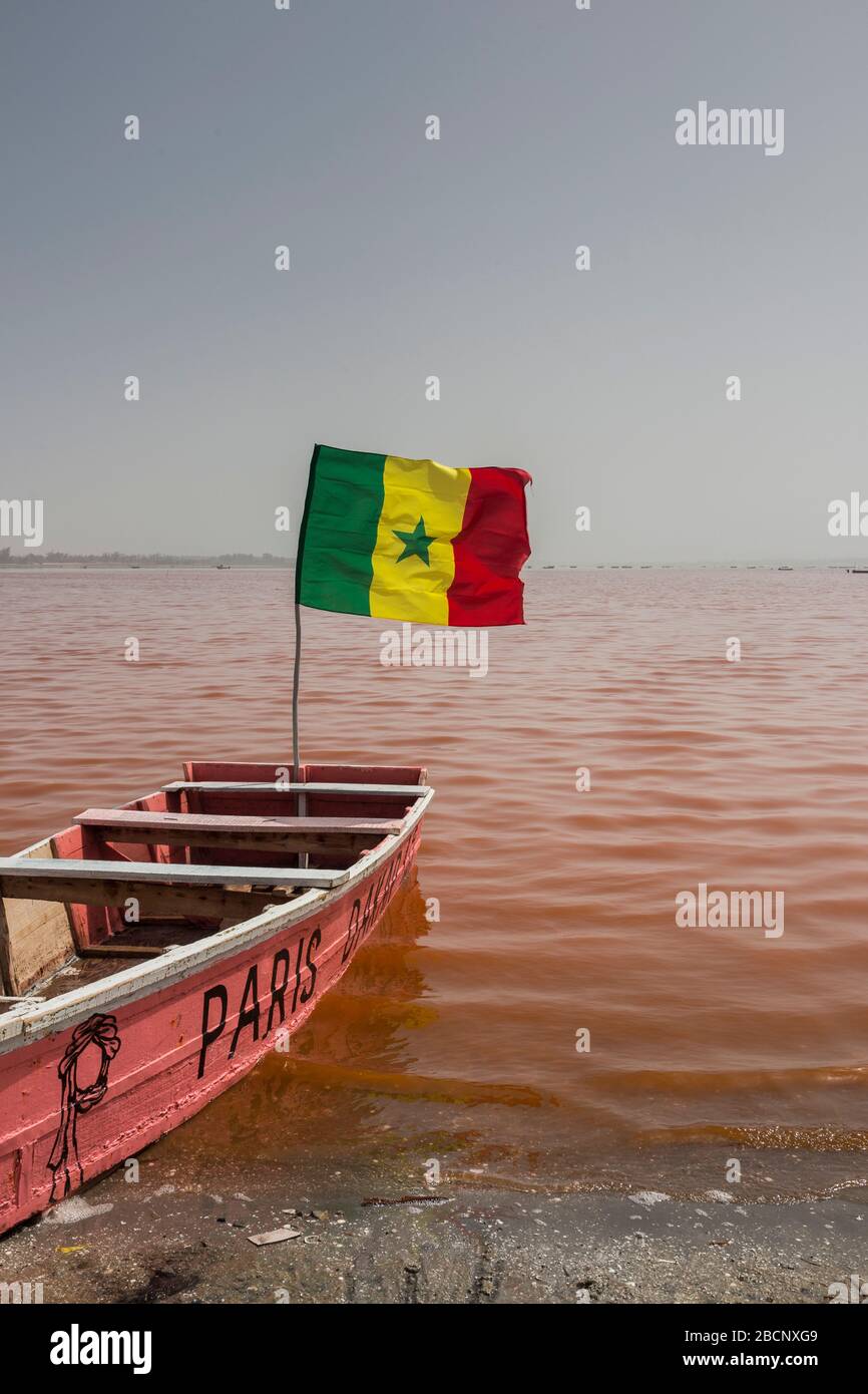 Bateau sur le lac Rose du Sénégal Banque D'Images