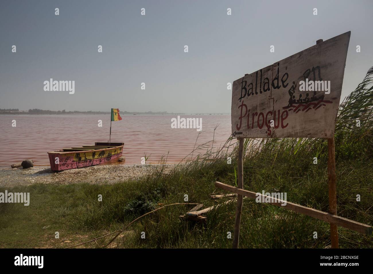 Bateau sur le lac Rose du Sénégal Banque D'Images