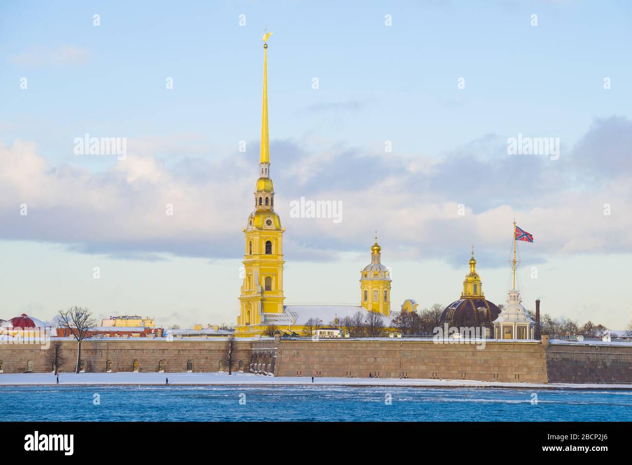 Cathédrale Pierre et Paul dans la forteresse Pierre et Paul le jour de décembre. Saint-Pétersbourg, Russie Banque D'Images