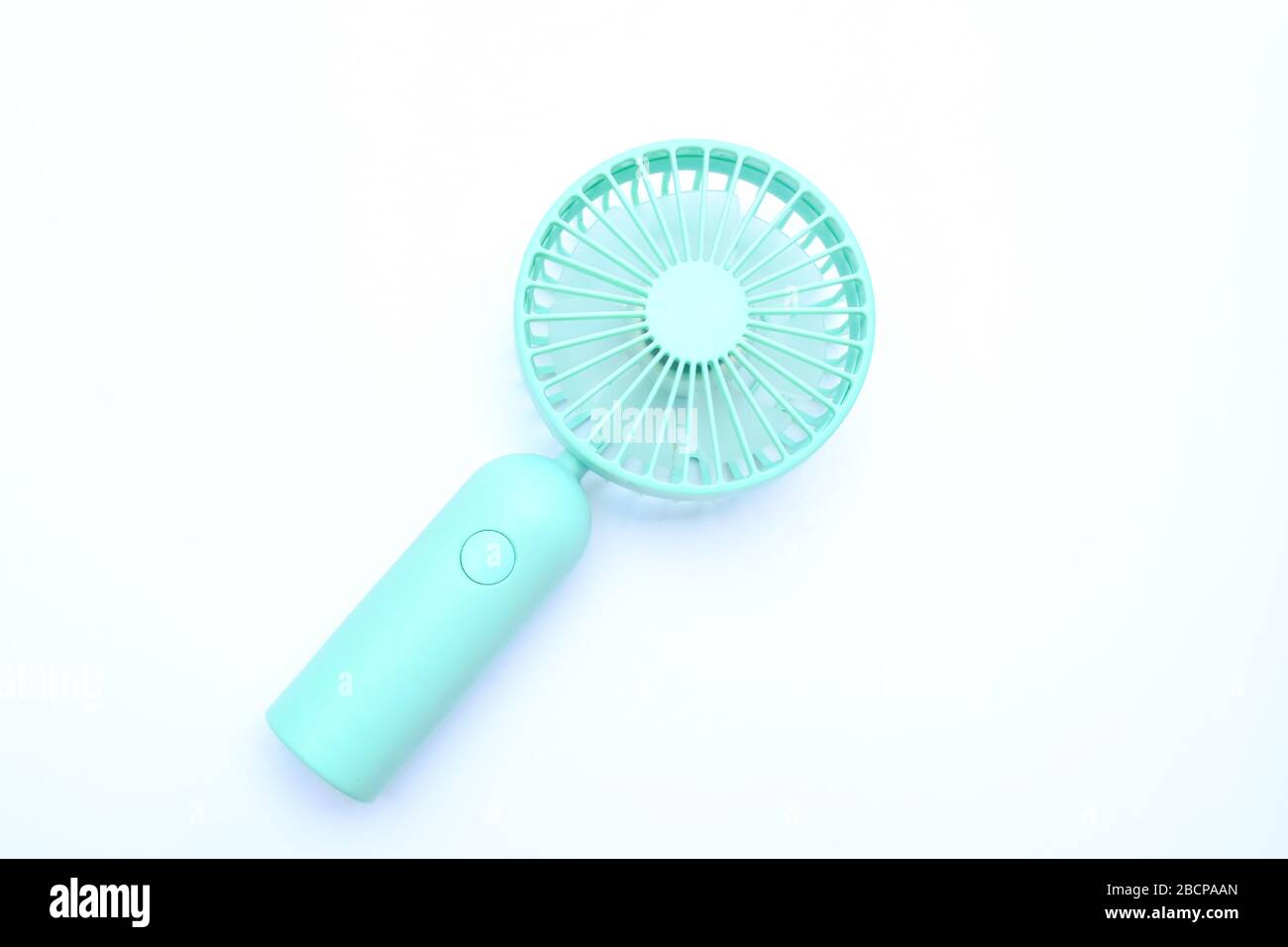 Mini-ventilateurs portables rechargeables. Ventilateurs portables pouvant être facilement transportés partout. Gros plan sur les ventilateurs portables tosca. Banque D'Images