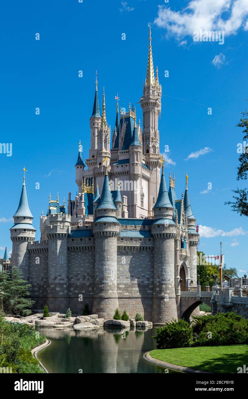 Magic Kingdom Castle, Disney World, Orlando, États-Unis. Le château emblématique du parc à thème Magic Kingdom. Fait partie du Disney World Resort Banque D'Images