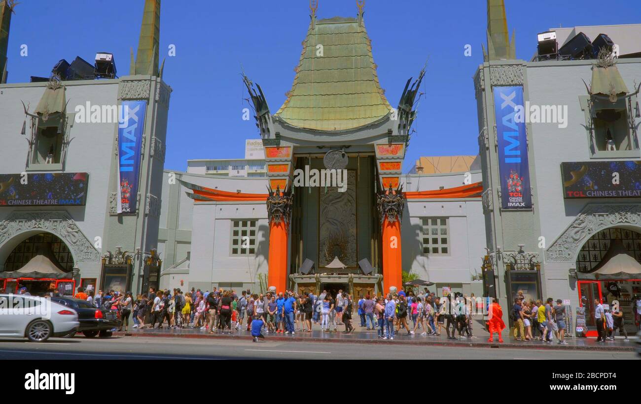 Théâtre chinois TCL Grauman au Hollywood Boulevard à Los Angeles - prise de vue grand angle - LOS ANGELES, CALIFORNIE - 21 AVRIL 2017 - photographie de voyage Banque D'Images