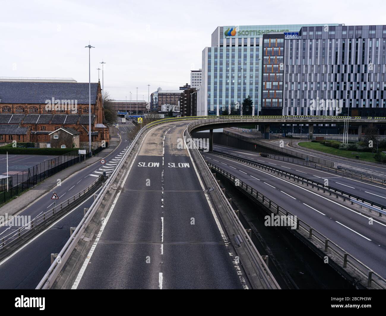 Autoroute M8 vide près du pont de Kingston à Charing Cross, Glasgow pendant le verrouillage pandémique du Coronavirus au Royaume-Uni. Banque D'Images