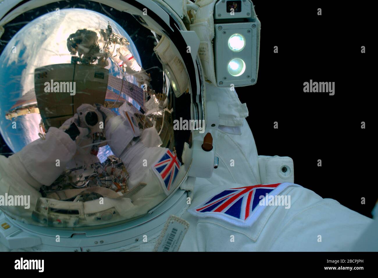 ISS - 15 janvier 2016 - l'astronaute britannique de l'ESA Tim Peake à l'extérieur de la Station spatiale internationale dans son espace lors d'une sortie spatiale - la première jamais o Banque D'Images