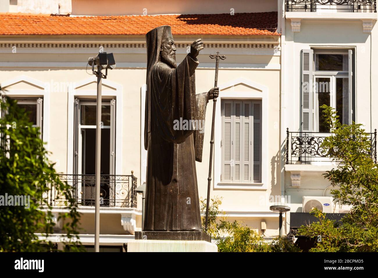 Grèce, Athènes : statue de l'archevêque Damaskinos d'Athènes - place Mitropoleos Banque D'Images