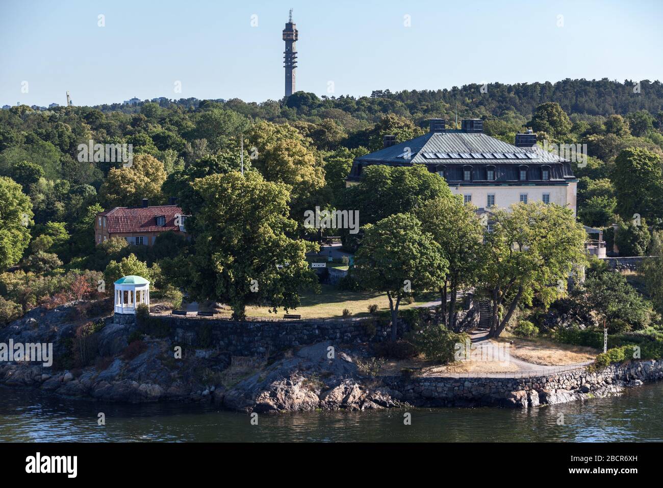 STOCKHOLM, SUÈDE-VERS JUIN 2018 : le Campus Manilla est situé sur la rive de l'archipel. Il s'agit d'une école primaire et secondaire pour les personnes sourdes et malentendantes c Banque D'Images