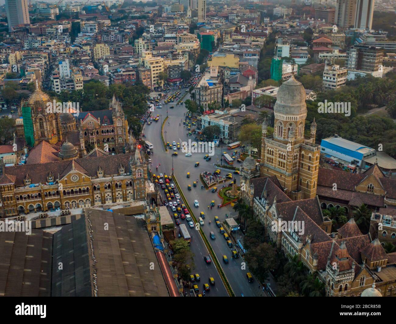 Gare de Mumbai, Inde, vue aérienne sur la drone Banque D'Images