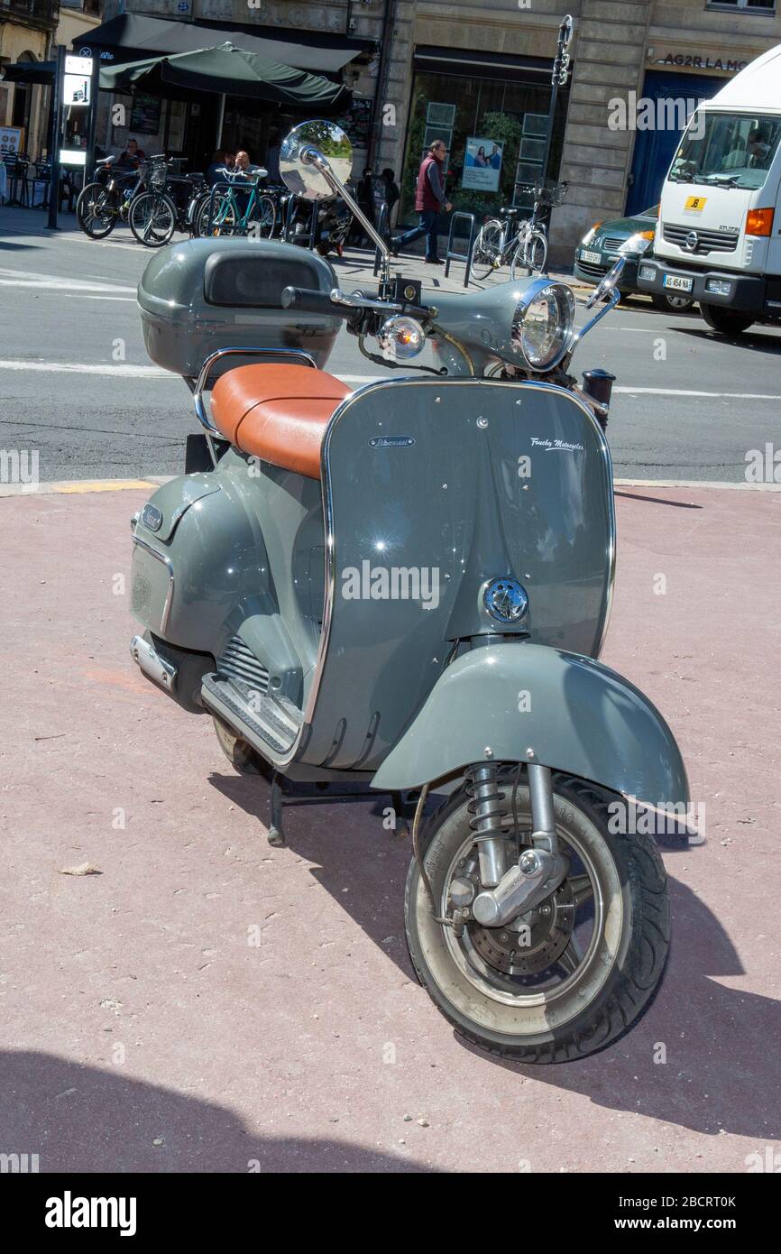 Bordeaux , Aquitaine / France - 03 03 2020 : Neco Abruzzi C 125 cc scooter  rétro nouveau modèle 1960 style Photo Stock - Alamy