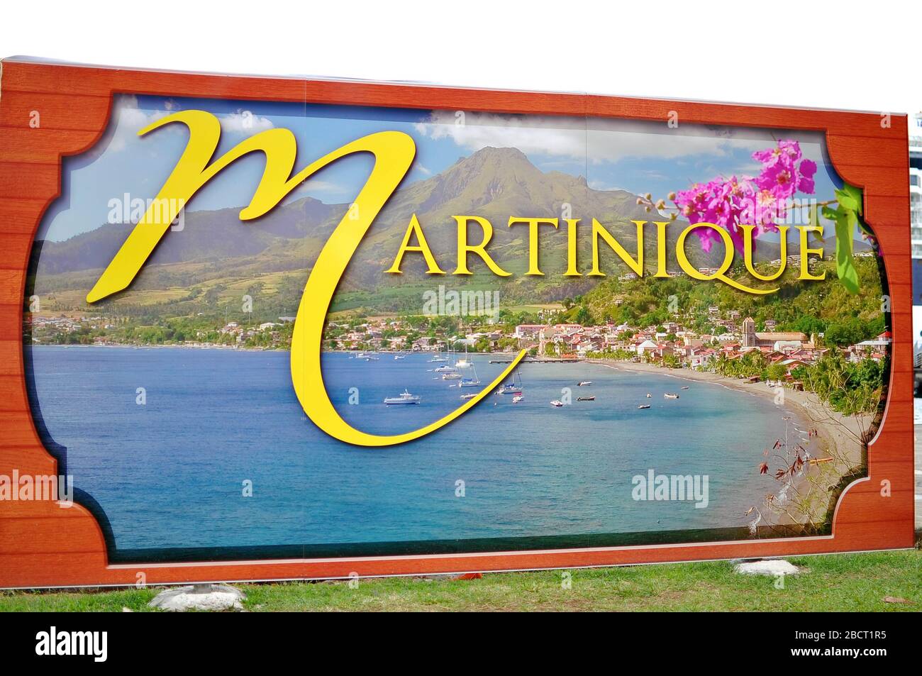 Martinique grand panneau toile de fond avec une image d'une plage et de la ville pour les touristes la prendre une photo. Banque D'Images