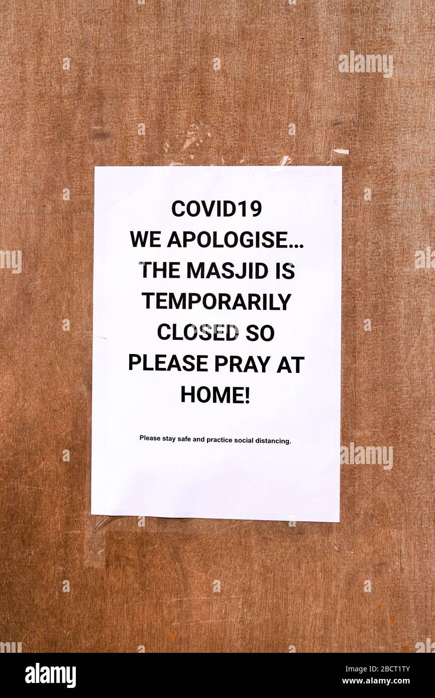 Affiche indiquant que le Masjid musulman est fermé en raison de l'urgence du Covid 19 Coronavirus Banque D'Images