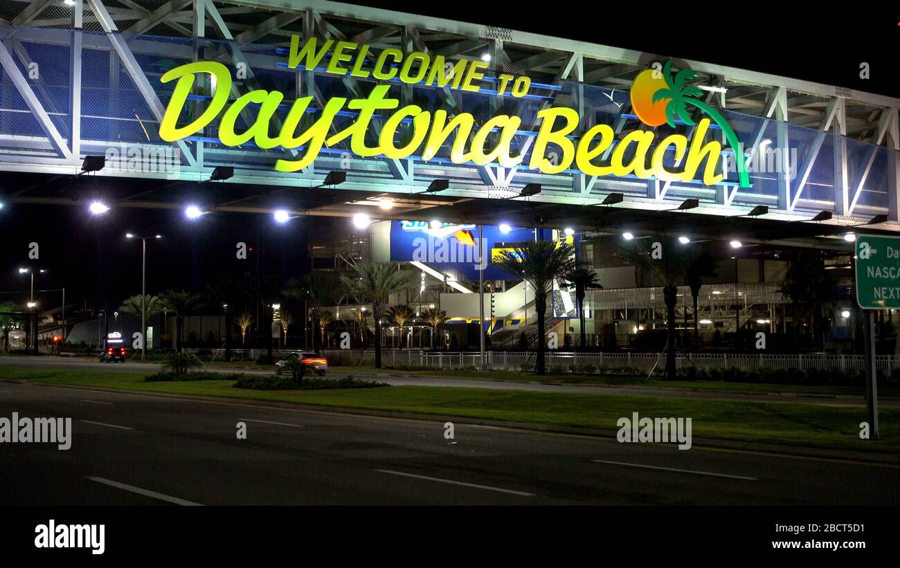 Daytona Beach Bienvenue signe de nuit - DAYTONA BEACH, États-Unis - 14 AVRIL 2016 Banque D'Images