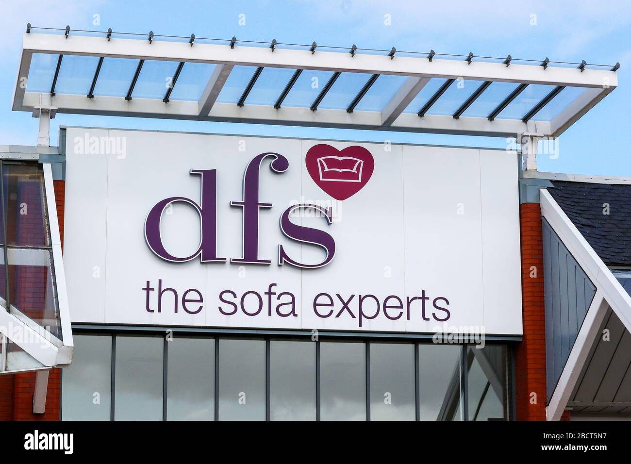 Voir le logo pour DFS le magasin de vente au détail de sofa experts, Prestwick, Royaume-Uni Banque D'Images