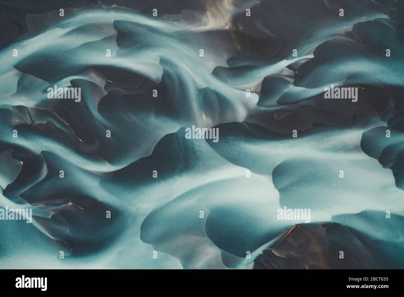Photographie aérienne d'un système fluvial glaciaire dans le sud de l'Islande. Banque D'Images