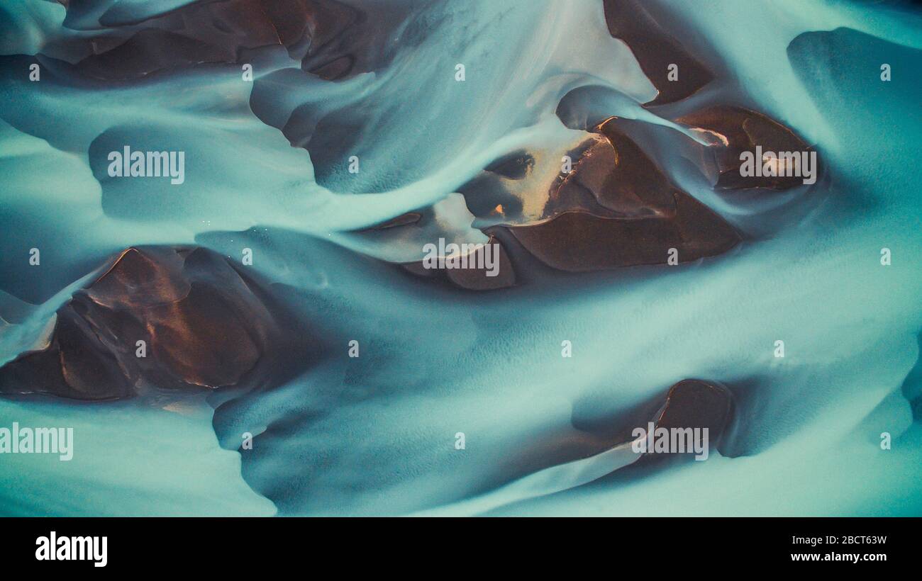 Photographie de drone d'un système fluvial glaciaire dans le sud de l'Islande. Banque D'Images