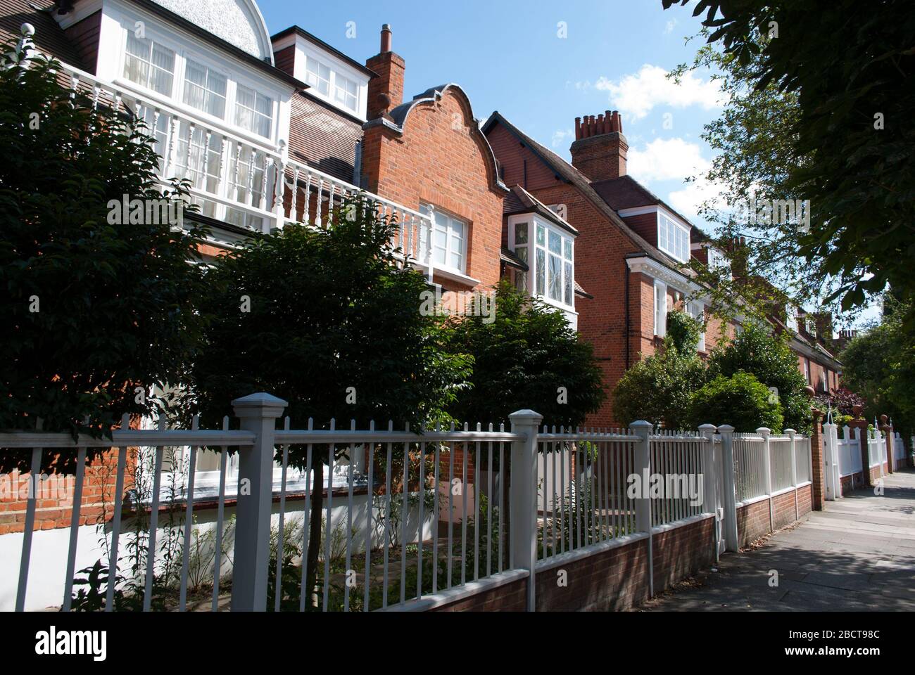 Architecture de la reine Anne Revival Richard Norman Shaw Garden Suburb Woodstock Road, Turnham Green, Chiswick, Londres, à 1 MILLIARD DE dollars Banque D'Images