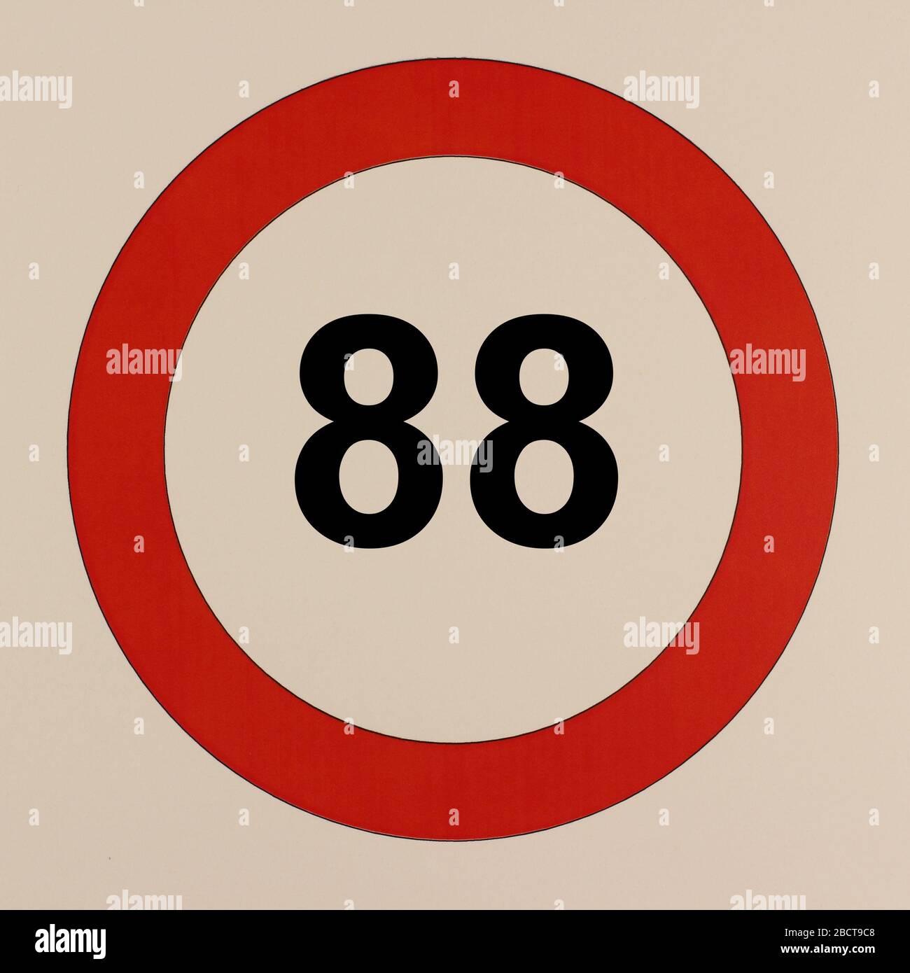 Illustration des Straßenverkehrszeichens 'maximum Höchstgeschwindigkeit 88 km pro Stunde' Banque D'Images
