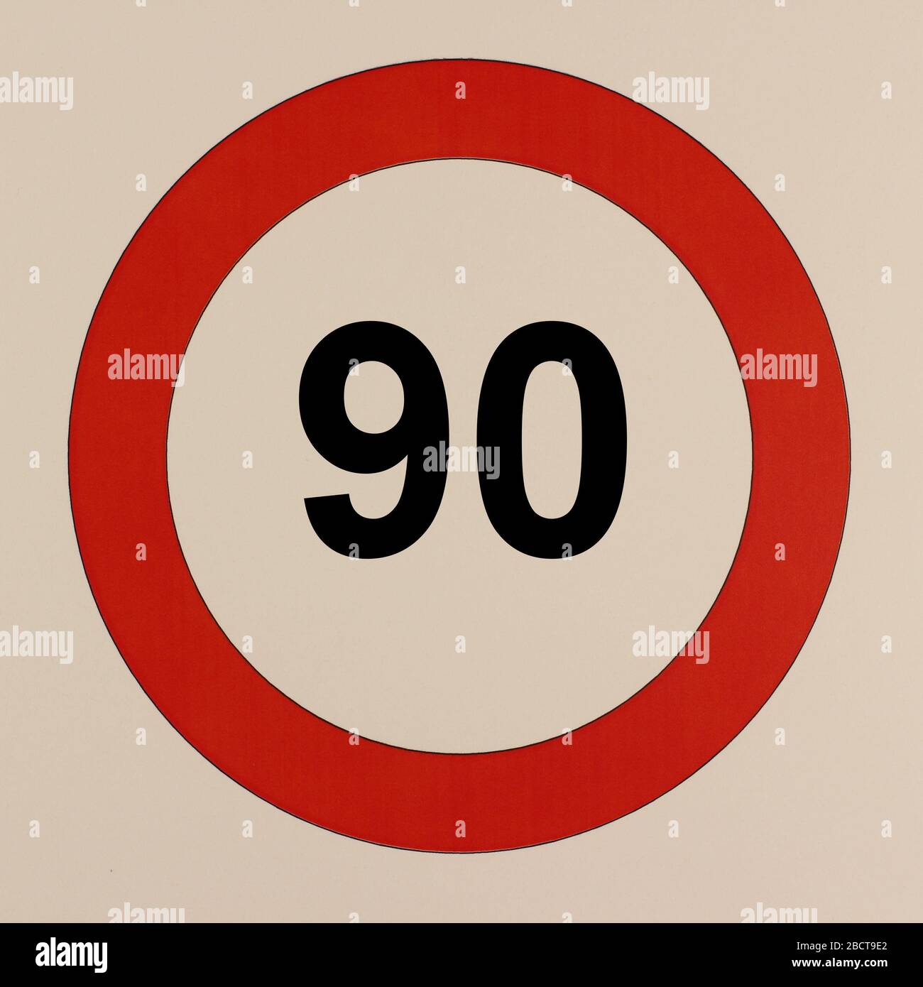 Illustration des Straßenverkehrszeichens 'maximum Höchstgeschwindigkeit 90 km pro Stunde' Banque D'Images