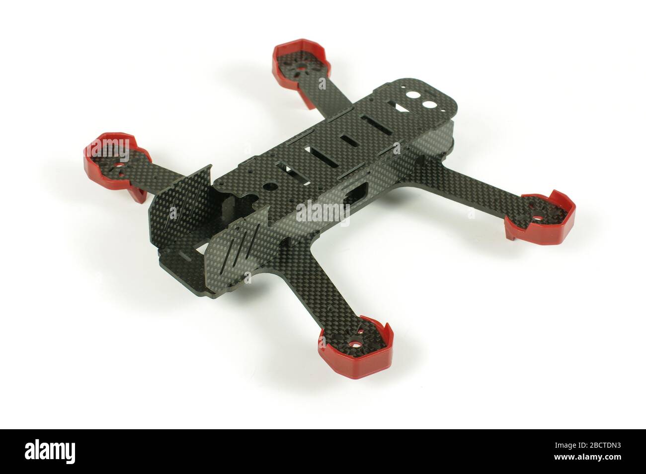 Début de l'assemblage de drone de course. Cadre durable en fibre de carbone Banque D'Images Début de l'assemblage de drone de course. Cadre durable en fibre de carbone Banque D'Images