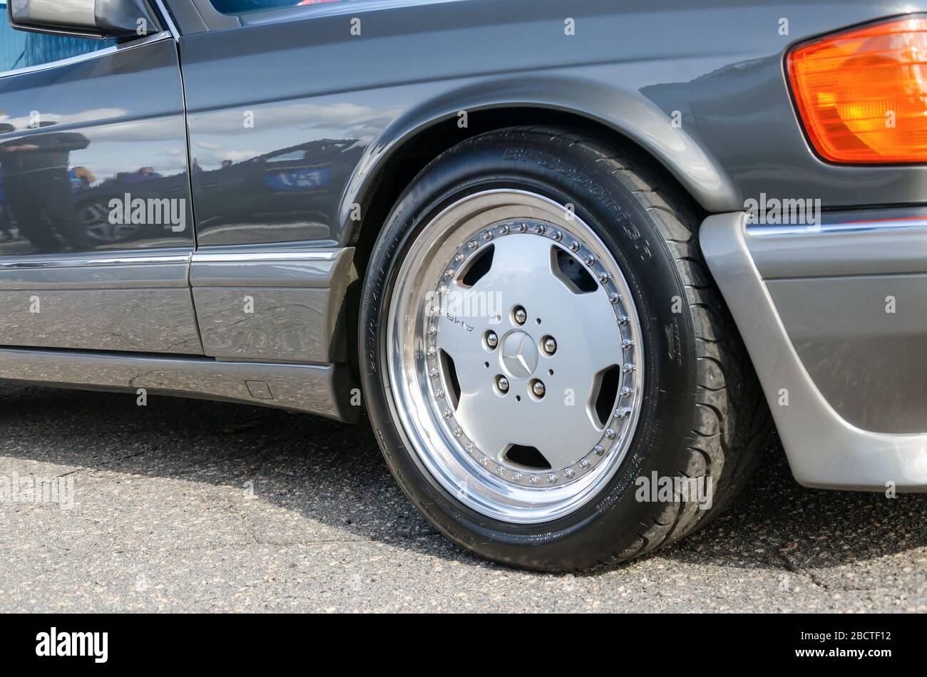 Sumy Ukraine 21 Septembre 19 Roues Amg Sur L Oldtimer Mercedez Benz 560 Sec Roues Chromees Amg Roue Avant W126 Photo Stock Alamy Sumy Ukraine 21 Septembre 19 Roues Amg Sur L Oldtimer Mercedez Benz 560 Sec Roues Chromees Amg Roue Avant W126 Photo Stock Alamy