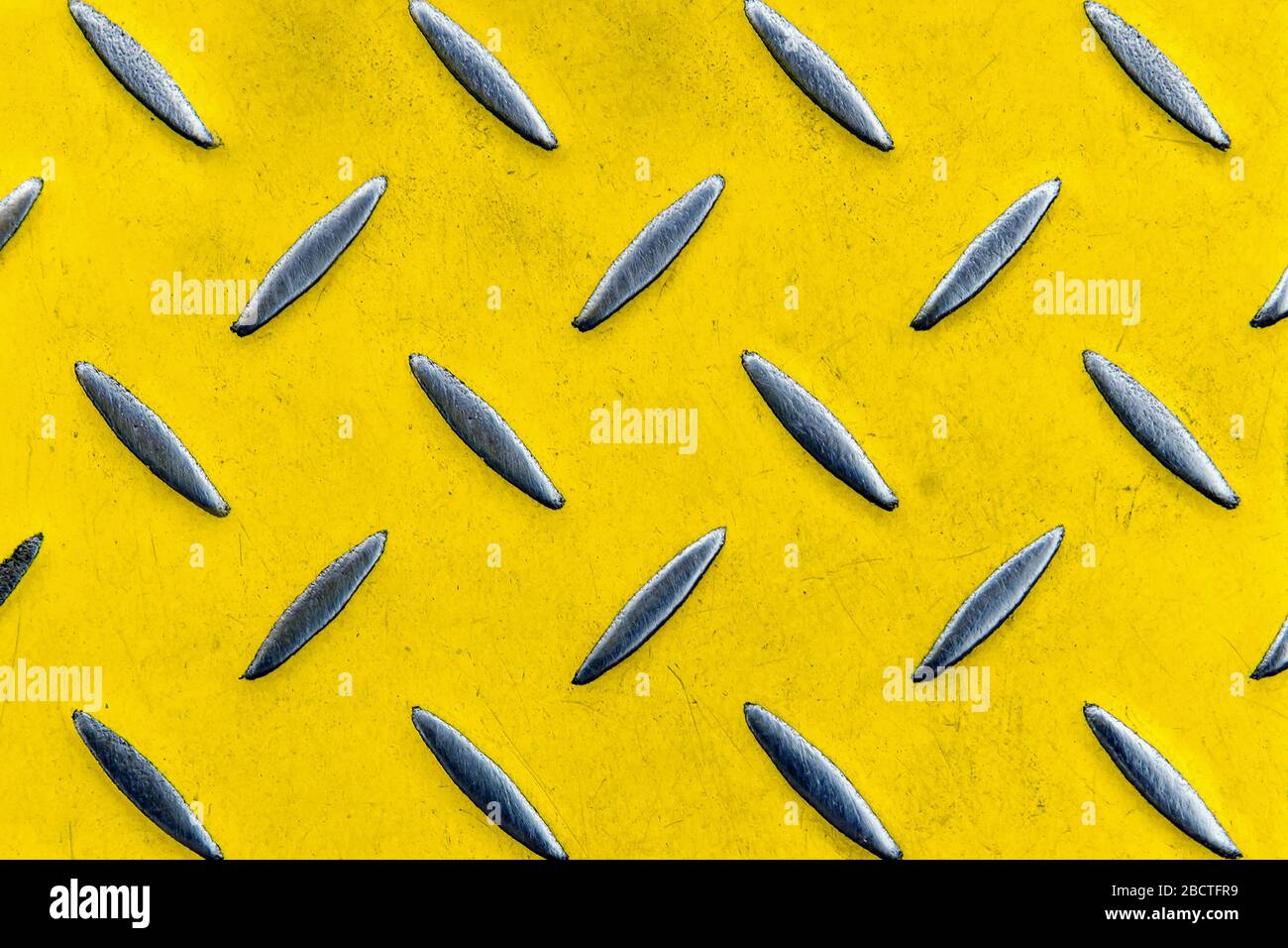 fond ondulé jaune métallique rayé Banque D'Images