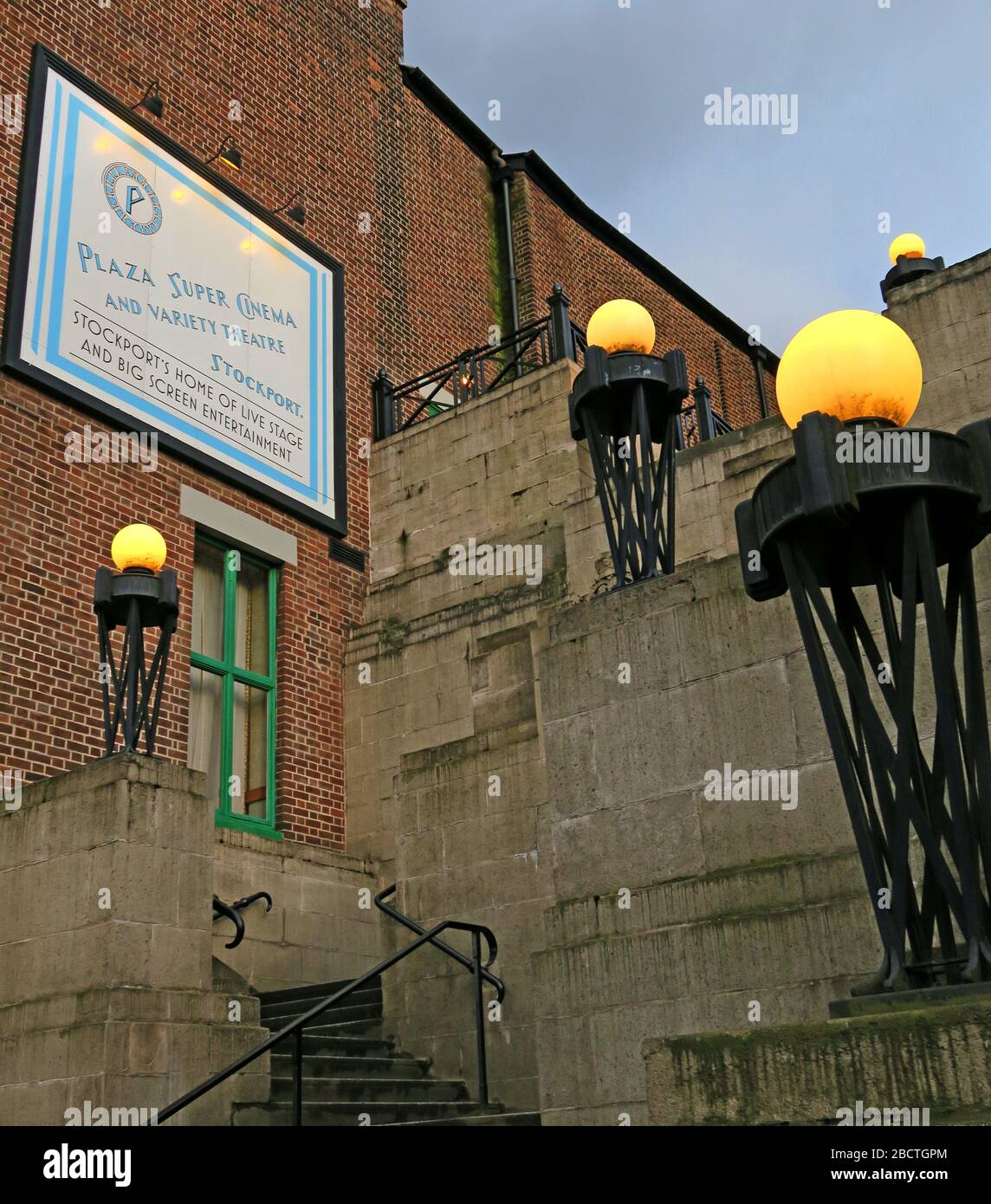 L'éclairage Plaza Cinema Stockport, art déco, Mersey Square, Stockport, Greater Manchester, Angleterre, Royaume-Uni, Royaume-Uni, 1 SP Banque D'Images