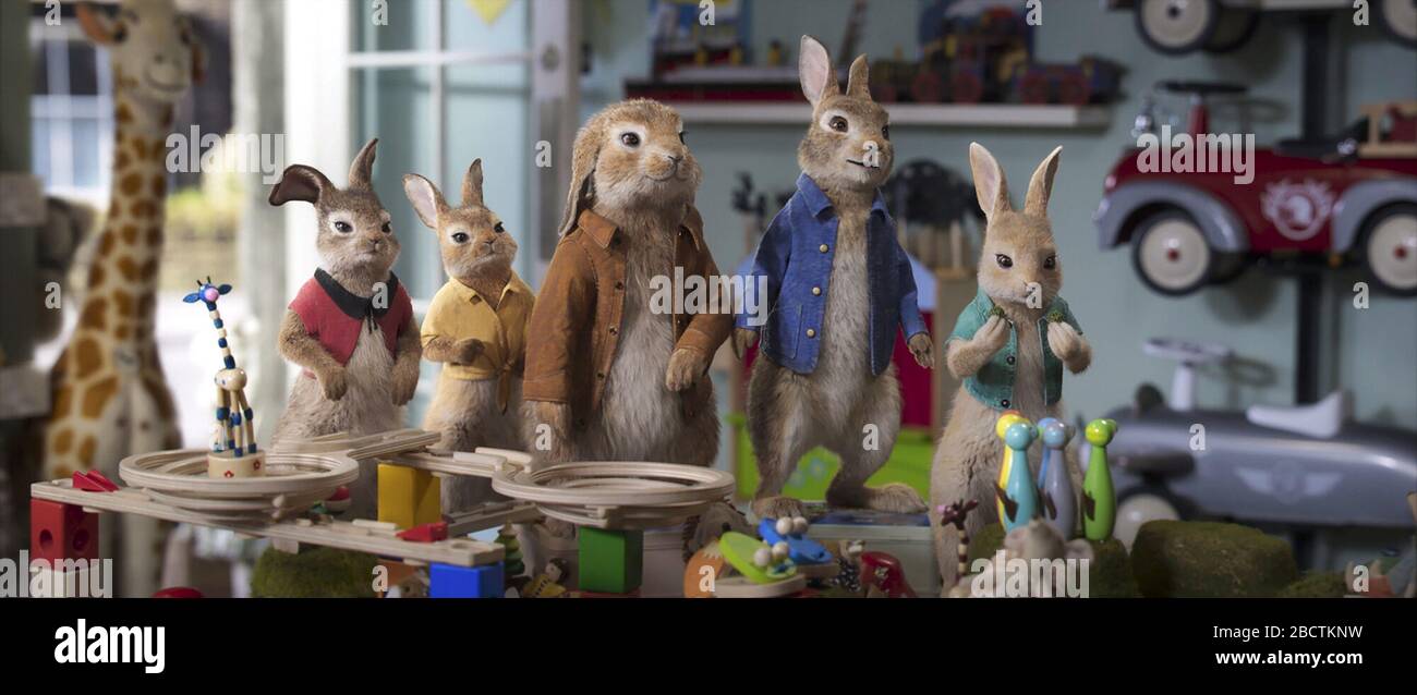 Peter Rabbit 2 : la Runaway (raccourci comme Peter Rabbit 2 dans d'autres territoires) Est un prochain film d'action en direct américain/d'animation informatique réalisé par Welle Gluck et écrit par Patrick Burleigh et Gluck. Cette photographie est destinée à un usage éditorial uniquement et est le copyright de la société de film et/ou du photographe assigné par la société de film ou de production et ne peut être reproduit que Par des publications en conjonction avec la promotion du film ci-dessus. Un crédit obligatoire pour la société de films est requis. Le Photographe doit également être crédité s'il est connu. Banque D'Images