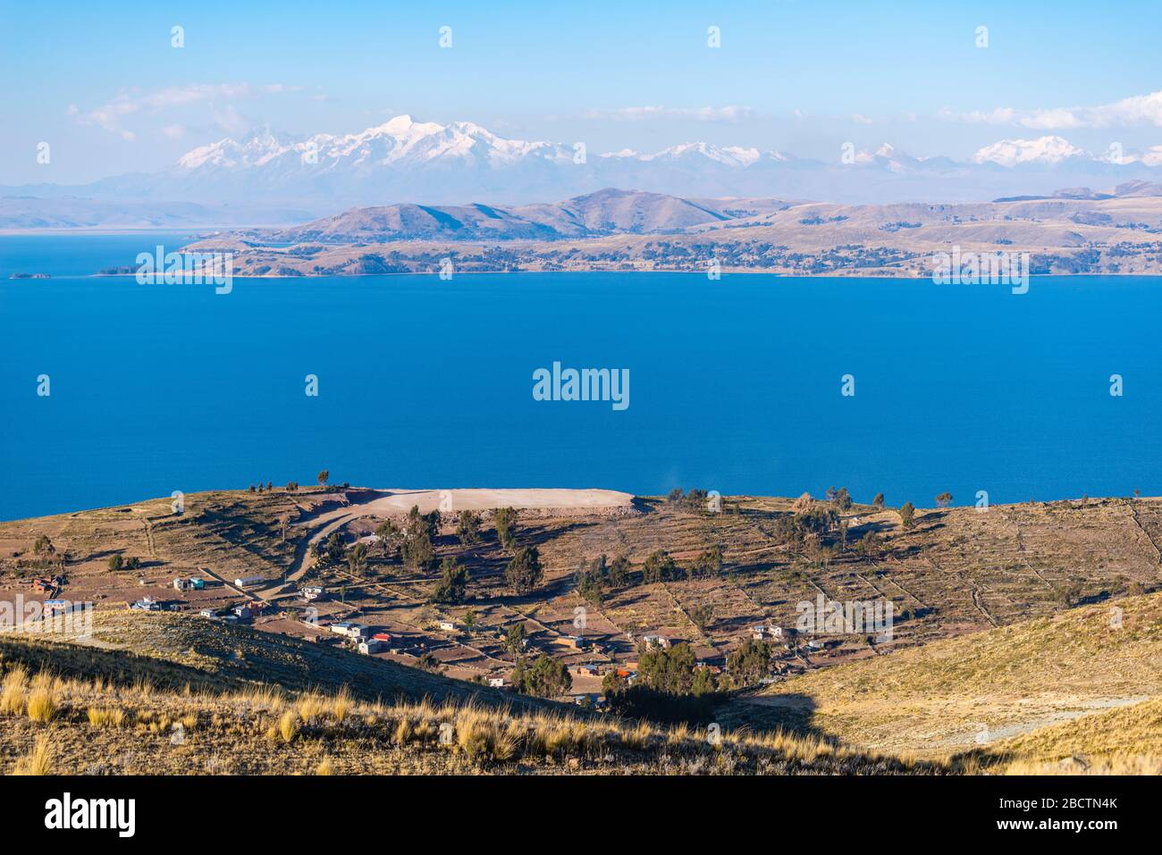Campagne rurale sur la péninsule de Copacabana à une altitude d'environ 4 000 m, département la Paz, Bolivie, Amérique latine Banque D'Images