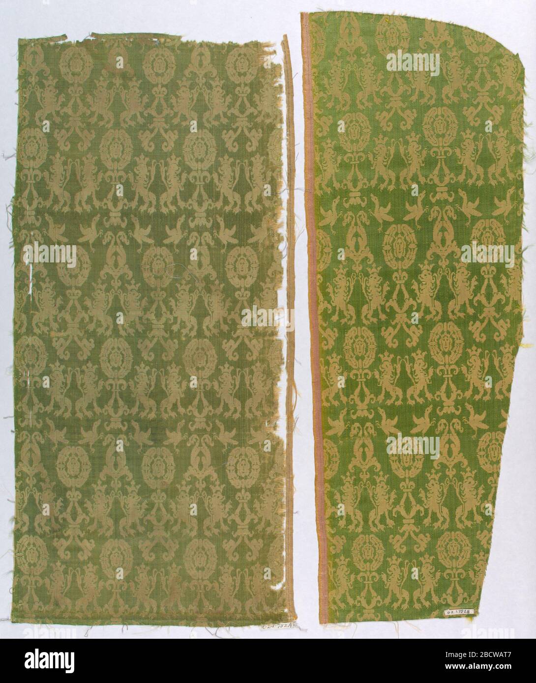 Fragments. Recherche sur les lions ProgressCrowned de chaque côté d'une monstruance avec des oiseaux, des fragments Banque D'Images