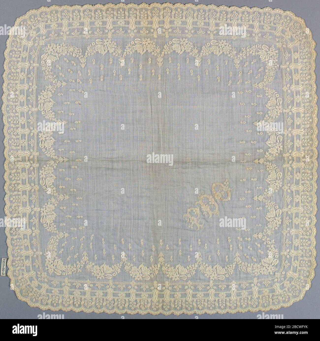 Voile de mariée long ivoire avec bordure festonnée Lidia