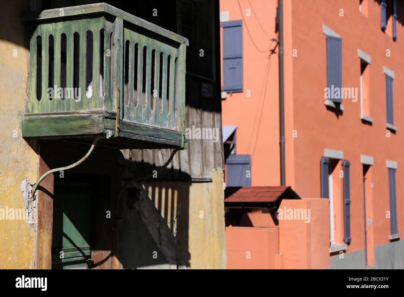 Balcon vert en bois. Saint-Gervais-les-bains. Haute-Savoie. France. Banque D'Images