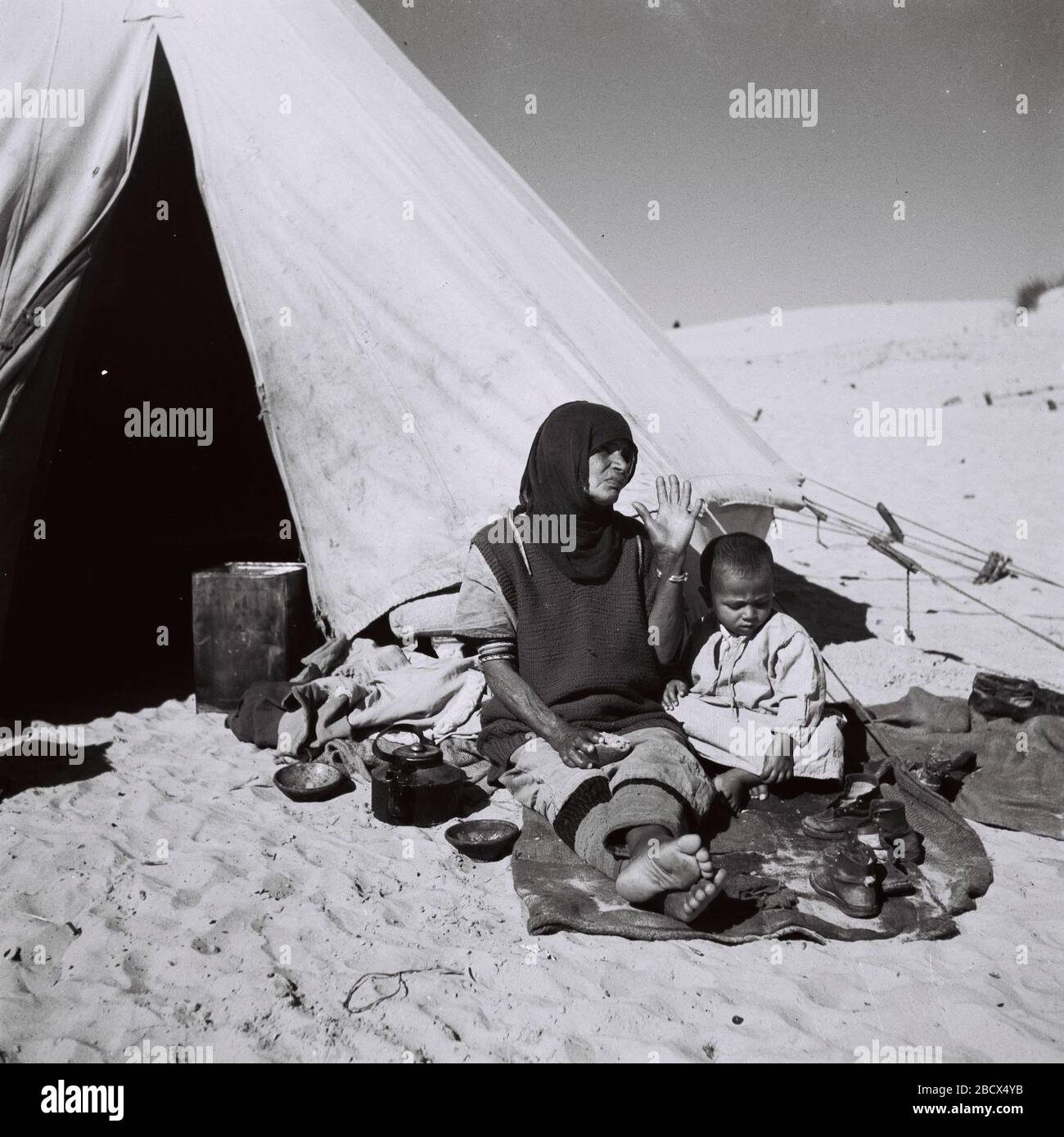 English Une Femme Yemenite Et Son Enfant Devant Leur Tente Au Quartier D Ezra Ubitzaron A Rischon Lezion U U U O U U U U I O E E I U Epi U O O E C I I Epi O C E C I I U U U O U 01 03 English Une Femme Yemenite Et Son Enfant Devant Leur Tente Au Quartier D Ezra Ubitzaron A Rischon Lezion U U U O U U U U I O E E I U Epi U O O E C I I Epi O C E C I I U U U O U 01 03