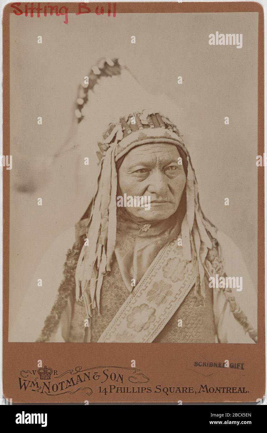 Séance Bull Né près de la rivière Grand, dans le sud actuel DakotaBeginning dans les années 1860, assis Bull a acquis la réputation d'un des guerriers les plus redoutables pendant le conflit de trois décennies entre la nation Lakota et les États-Unis. S/NPG.77.185 Banque D'Images