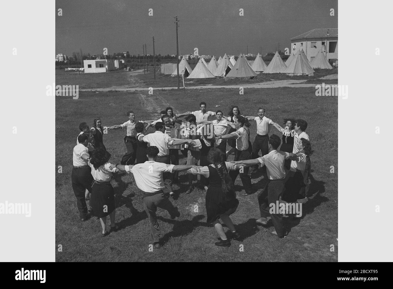 Hora Dance Banque D Image Et Photos Alamy Hora Dance Banque D Image Et Photos Alamy