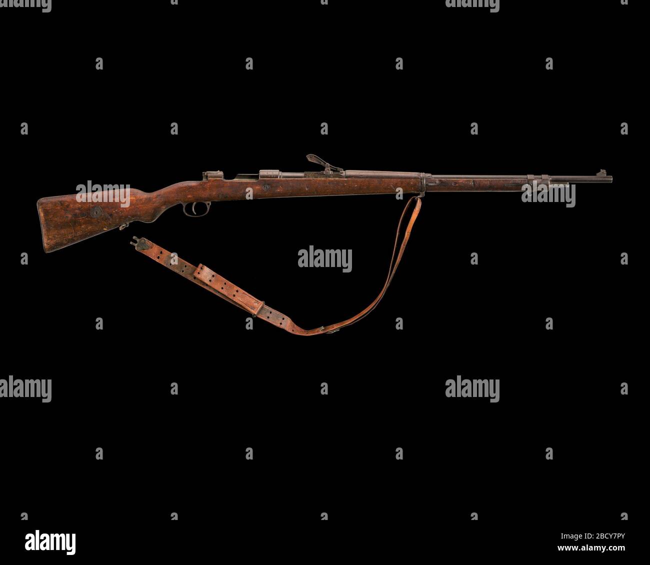 1915 WWI fusil allemand de Mauser ou Gwehr 98. 1915 fusil allemand Mauser ou Gwehr 98 de la première Guerre mondiale trouvé en Allemagne par le Caporal Lawrence McVey pendant la première Guerre mondiale I. le fusil Gwehr 98 est doté d'un système d'action de boulon qui a deux pattes de verrouillage juste derrière la tête de boulon. 1915 WWI fusil allemand de Mauser ou Gwehr 98 Banque D'Images