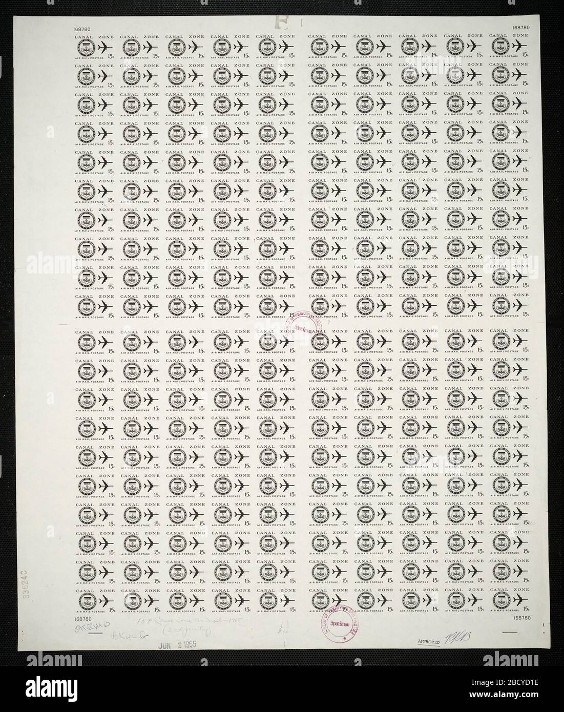 Étanchéité de la zone du canal 15 c et étanchéité de la plaque Jet plane. Les épreuves de plaques certifiées sont la dernière preuve imprimée de la plaque avant d'imprimer les timbres au Bureau de l'gravure et de l'impression. Ces épreuves de plaque sont uniques, avec les signatures et la date d'approbation. Étanchéité de la zone du canal 15 c et étanchéité de la plaque Jet plane Banque D'Images