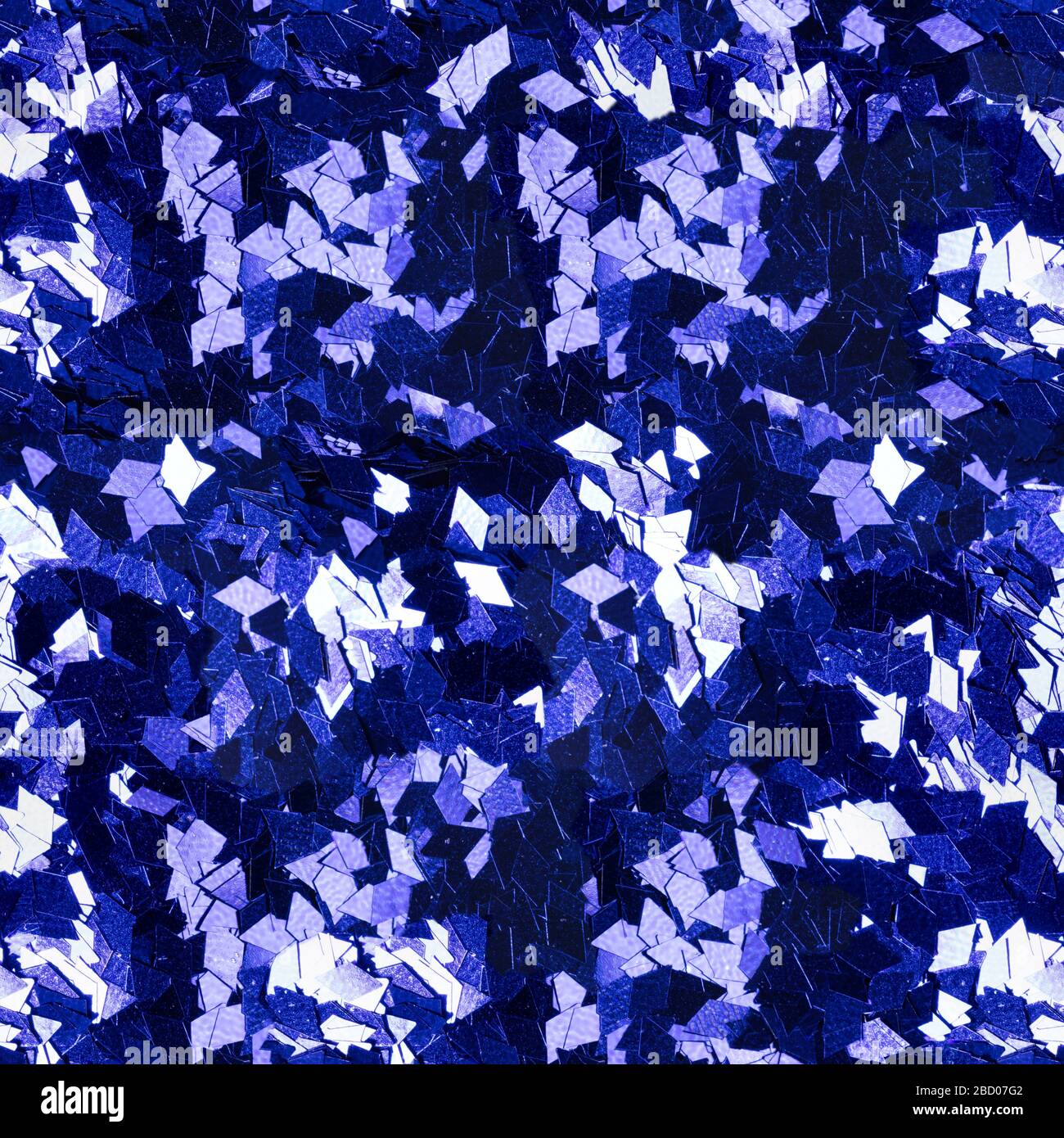Pailleté bleu foncé sous forme de rhombus, texture confettis brillante. Fond abstrait de Noël. Motif sans couture idéal. Banque D'Images