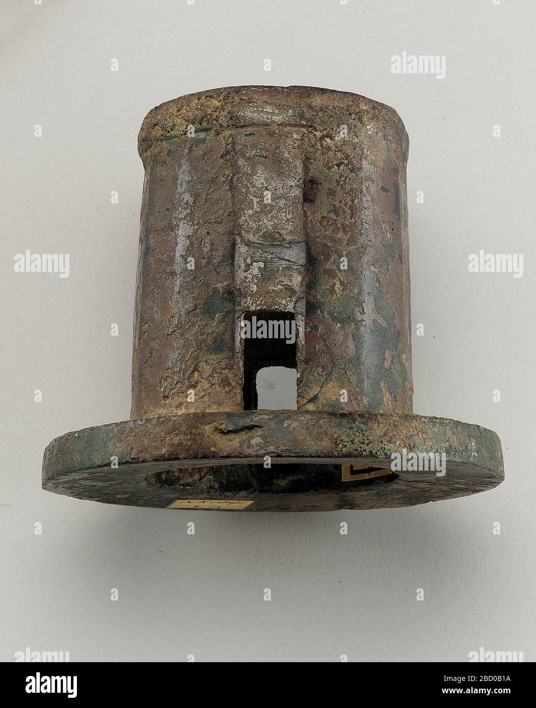 ; Chine ; 1050-221 av. J.-C. ; Bronze ; H x l : 8 x 9,7 cm (3 1/8 x 3 13/16 po) ; Don du chapeau d'essieu de montage Charles Lang freer Chariot Banque D'Images