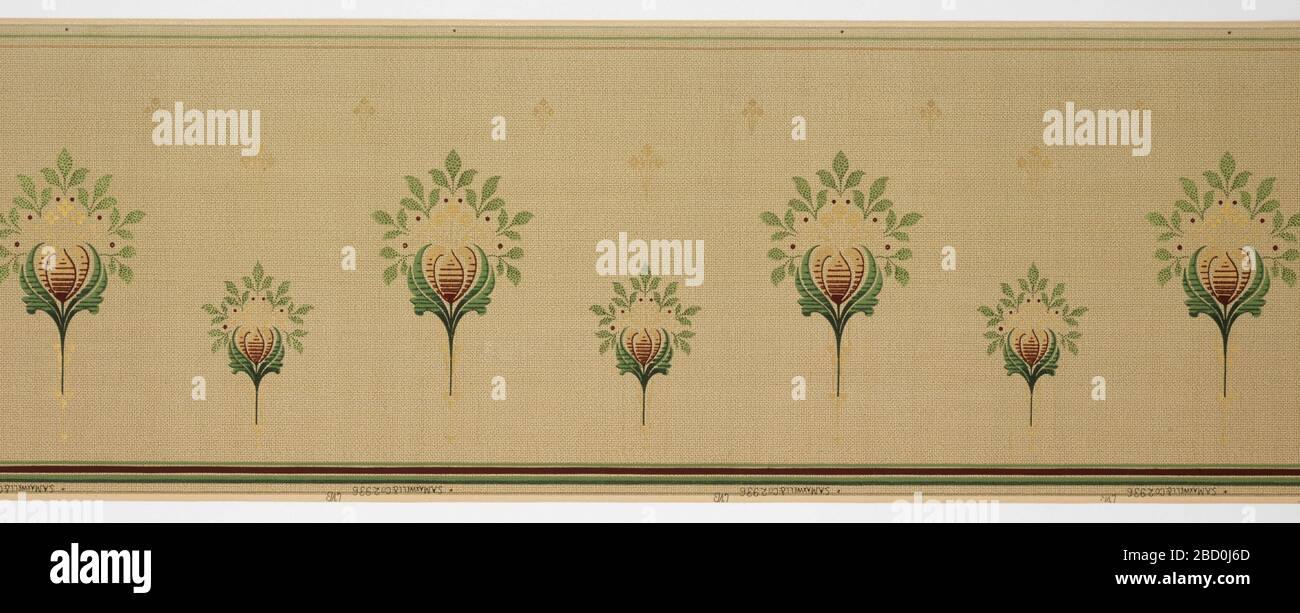 Frise. Recherche en progression Alternant de grandes et petites fleurs stylisées. Imprimé dans des verts et des gots métalliques sur fond simulant un tissage. Frise Banque D'Images