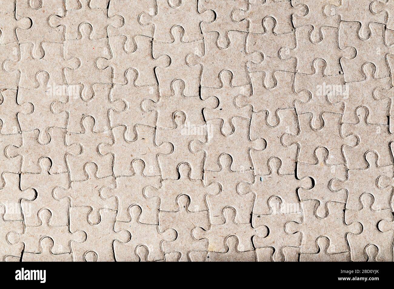 Arrière-plan abstrait formé par l'image du côté inverse vierge d'un puzzle complété. Banque D'Images