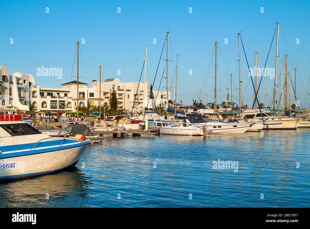 Bateaux et bateaux disponibles à Marina à Port El Kantaoui, Tunisie Banque D'Images