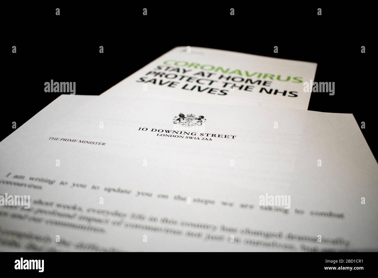 Staffordshire, Royaume-Uni. 06 avril 2020. Une lettre de Coronavirus du Premier ministre Boris Johnson a été envoyée à chaque ménage britannique exhortant le public à rester à l'intérieur. Environ 30 millions de ménages recevront la lettre COVID-19, ainsi qu'une brochure sur les symptômes, les directives et la sensibilisation du coronavirus. Crédit: Benjamin Wareing/ Alay Live News Banque D'Images