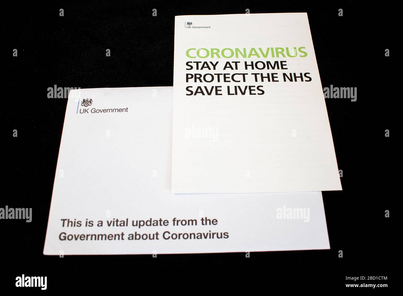 Staffordshire, Royaume-Uni. 06 avril 2020. Une lettre de Coronavirus du Premier ministre Boris Johnson a été envoyée à chaque ménage britannique exhortant le public à rester à l'intérieur. Environ 30 millions de ménages recevront la lettre COVID-19, ainsi qu'une brochure sur les symptômes, les directives et la sensibilisation du coronavirus. Crédit: Benjamin Wareing/ Alay Live News Banque D'Images